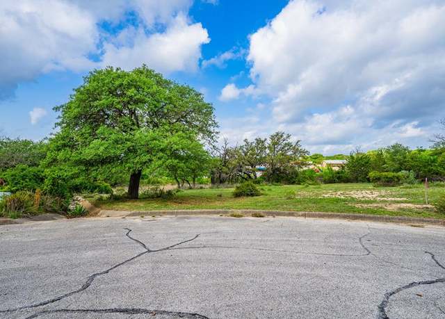 Property at 105 Glen Oaks Dr, Kerrville, TX 78028