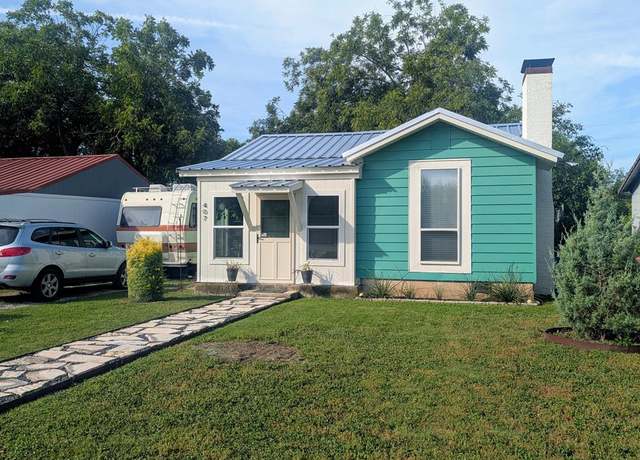 Property at 407 Lucille St, Kerrville, TX 78028, 2 beds, 1 bath