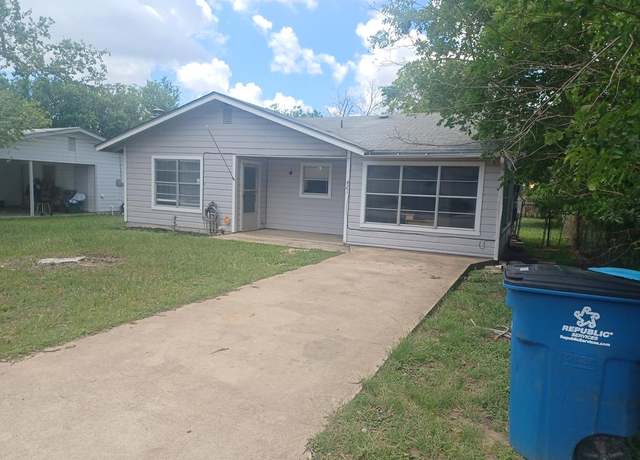Property at 421 Lake Dr, Kerrville, TX 78028, 3 beds, 1 bath