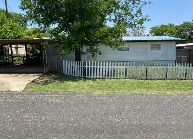 Property at 106 S George Muck Dr, Kerrville, TX 78028, 3 beds, 2 baths