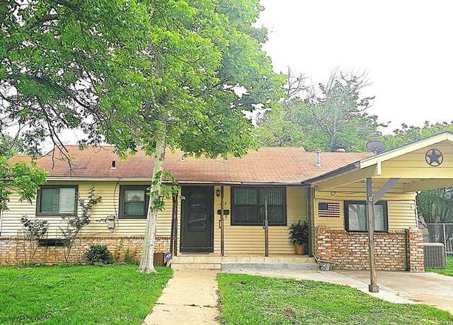 Property at 117 N Rawson St, Kerrville, TX 78028, 4 beds, 2 baths