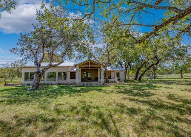 Property at 668 Elm Pass Rd, Center Point, TX 78010, 4 beds, 4 baths