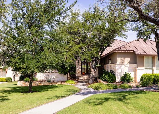 Property at 1009 Club House Rd, Kerrville, TX 78028, 3 beds, 3.5 baths