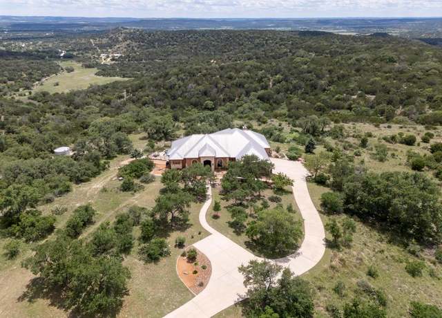 Property at 286 NW Settlers Way, Comfort, TX 78013, 3 beds, 3 baths