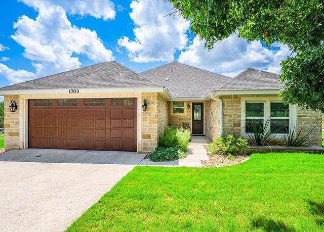 Property at 1703 N Valencia Dr, Kerrville, TX 78028, 3 beds, 2.5 baths