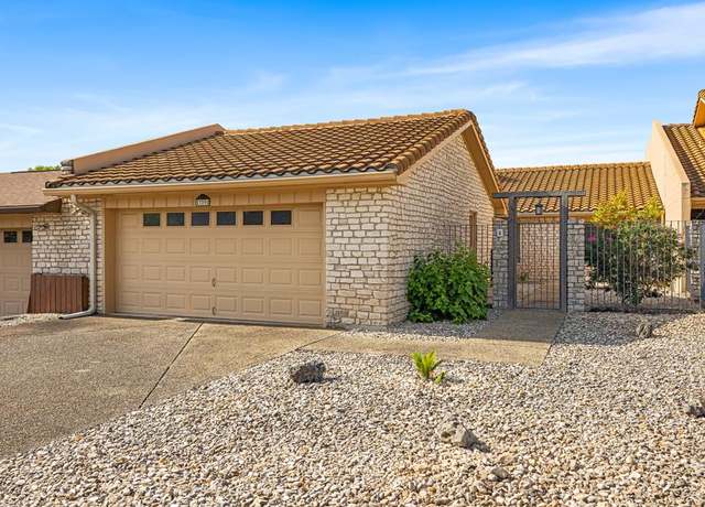Property at 729 Oakland Hills Ln, Kerrville, TX 78028, 3 beds, 2.5 baths