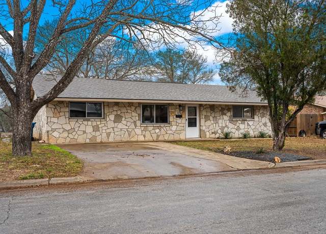 Property at 510 Lake Dr, Kerrville, TX 78028, 3 beds, 2 baths