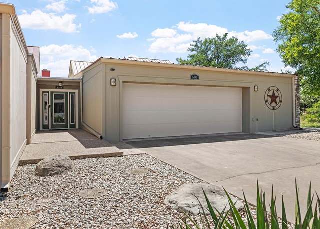 Property at 501 Fairway Dr, Kerrville, TX 78028, 3 beds, 3.5 baths