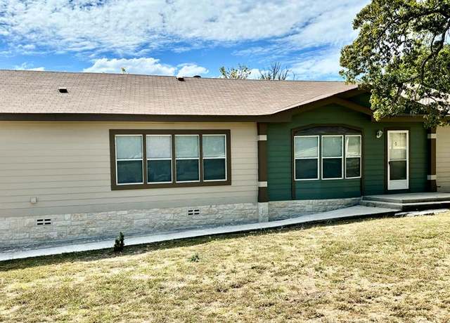 Property at 1710 S Ranchero Rd, Kerrville, TX 78028, 3 beds, 2 baths