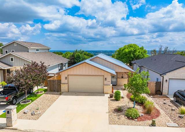 Property at 1020 Creswell Ln, Kerrville, TX 78028, 3 beds, 2 baths