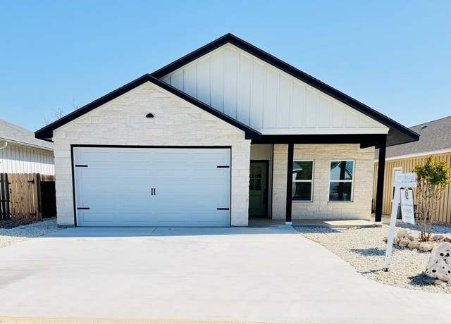 Property at 1012 Creswell Ln, Kerrville, TX 78028, 3 beds, 2 baths