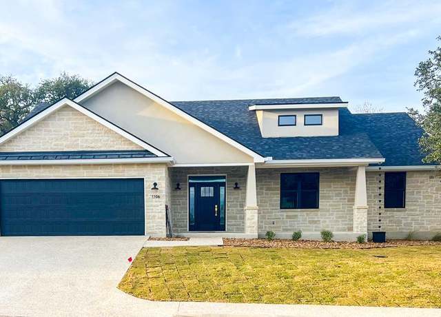 Property at 1706 N Valencia Dr, Kerrville, TX 78028, 3 beds, 2 baths