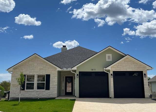 Property at 1811 Chateau Ln, Kerrville, TX 78028, 4 beds, 2.5 baths