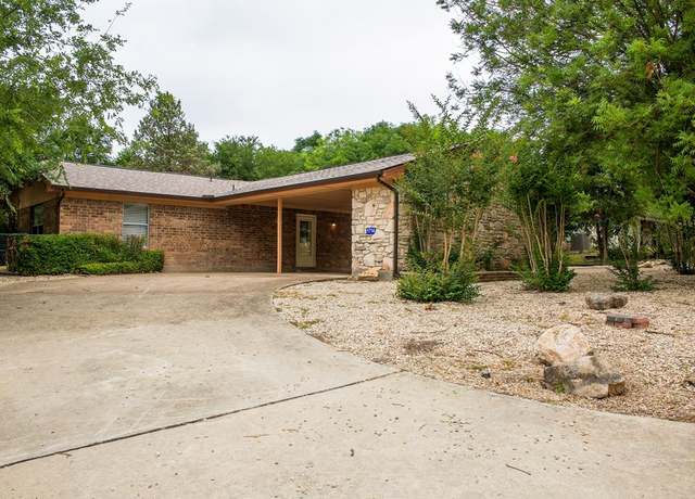 Property at 1714 Silver Saddle Dr, Kerrville, TX 78028, 3 beds, 2 baths