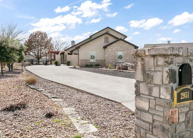 Property at 2951 Dry Hollow Dr, Kerrville, TX 78028, 4 beds, 4 baths