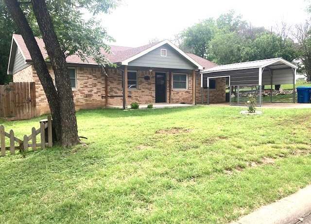 Property at 1217 N Second St, Kerrville, TX 78028, 4 beds, 2 baths