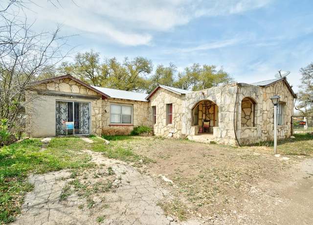 Property at 307 Sweeten St, Rocksprings, TX 78880, 3 beds, 1 bath