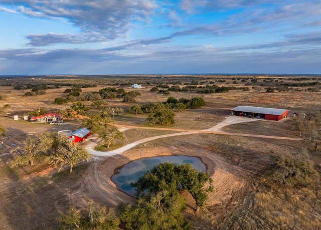 Property at 250 NW Apache Trce, Harper, TX 78631, 5 beds, 4 baths