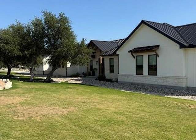 Property at 121 Center Oaks Ct, Kerrville, TX 78028, 3 beds, 3.5 baths