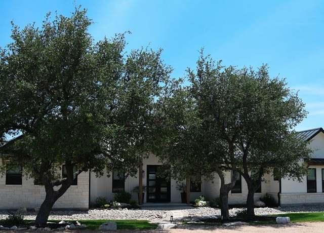 Property at 121 Center Oaks Ct, Kerrville, TX 78028, 3 beds, 3.5 baths