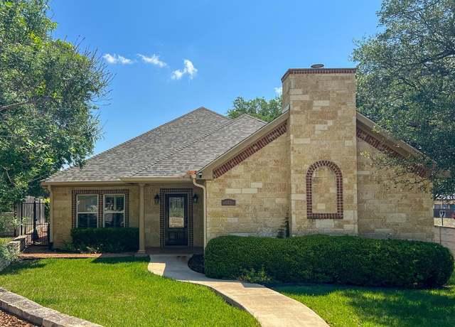 Property at 100 E St Andrews Loop, Kerrville, TX 78028, 3 beds, 2 baths