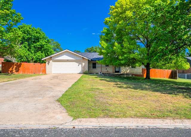 Property at 214 Skyview Dr, Kerrville, TX 78028, 3 beds, 2 baths