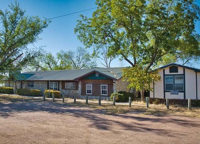 Property at 717 E Rainey St, Mason, TX 76856, 4 beds, 3 baths