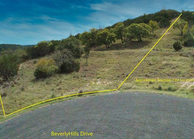 Property at 380 Beverly Hills Ln, Kerrville, TX 78028
