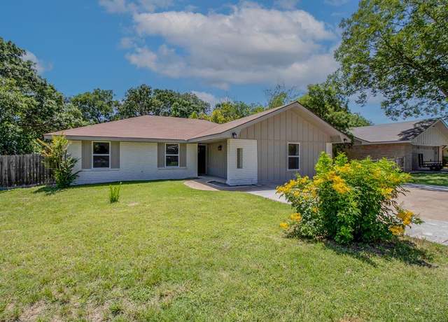 Property at 2311 Trails End, Kerrville, TX 78028, 4 beds, 3 baths
