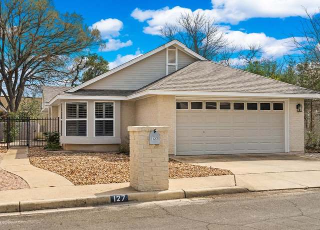 Property at 127 Terrace Ln, Kerrville, TX 78028, 3 beds, 2 baths