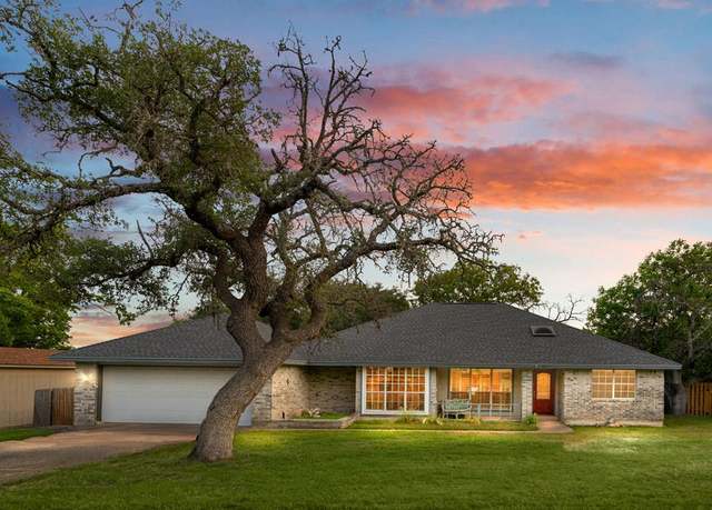 Property at 104 Holly Hill Dr, Ingram, TX 78025, 3 beds, 2 baths