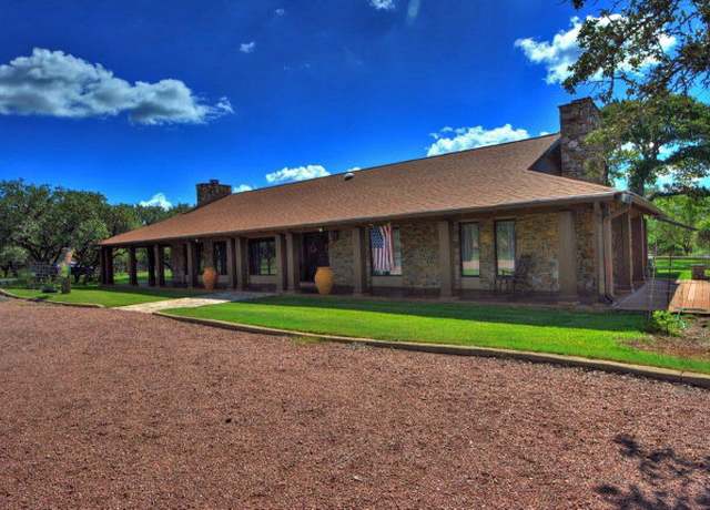 Property at 142 Four Bears Trl, Kerrville, TX 78028, 3 beds, 3 baths
