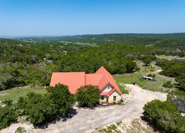 Property at 300 Moorhead Rd, Center Point, TX 78010, 3 beds, 2 baths