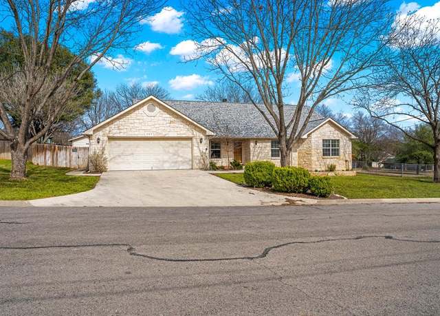 Property at 205 Red Oak Ln, Ingram, TX 78025, 3 beds, 2 baths