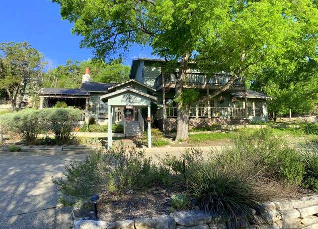 Property at 904 N Tanglewood Ln, Kerrville, TX 78028, 3 beds, 2.5 baths