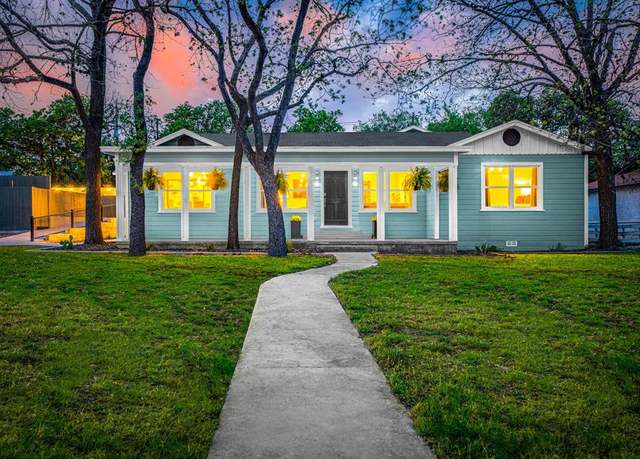 Property at 900 Tivy St, Kerrville, TX 78028, 6 beds, 4 baths
