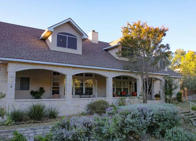 Property at 310 Riverhill Blvd, Kerrville, TX 78028, 4 beds, 4.5 baths