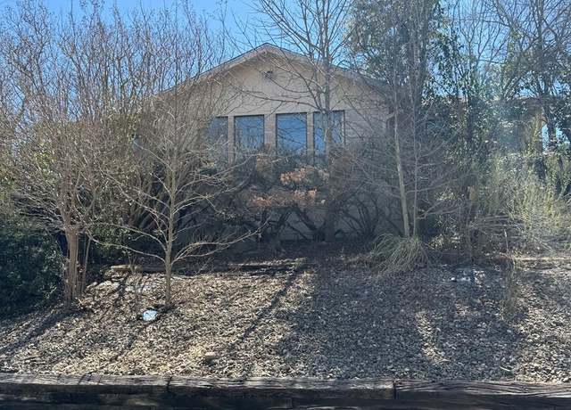 Property at 1307 Malibu Dr, Kerrville, TX 78028, 3 beds, 2 baths