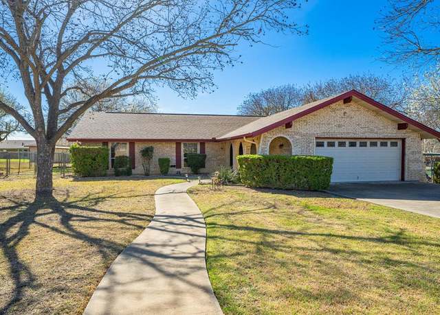 Property at 103 Spanish Oak Ln, Kerrville, TX 78028, 3 beds, 2 baths