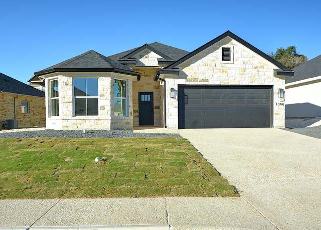 Property at 1806 Chateau Ln, Kerrville, TX 78028, 3 beds, 2 baths