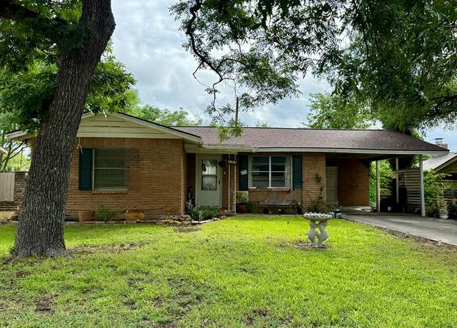 Property at 802 Bluebonnet Dr, Kerrville, TX 78028, 2 beds, 1 bath