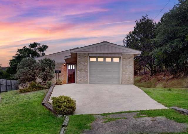 Property at 1504 5th St, Kerrville, TX 78028, 3 beds, 1 bath