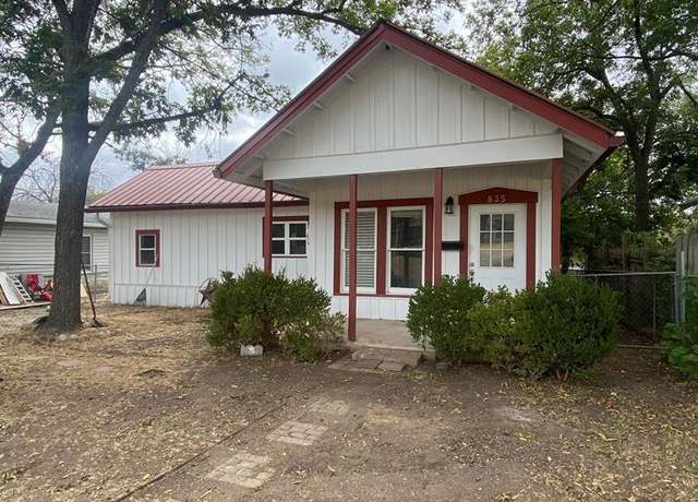 Property at 835 N Robinson Ave, Kerrville, TX 78028, 3 beds, 2 baths