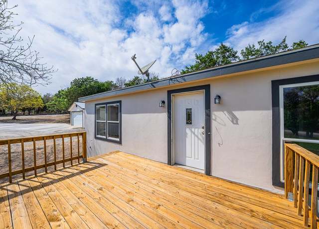 Property at 103 Twombly Dr, Kerrville, TX 78028, 3 beds, 2 baths