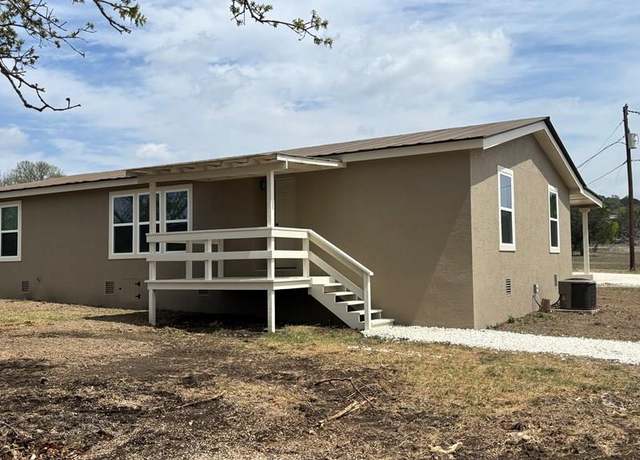 Property at 235 S Lillian Dr, Kerrville, TX 78028, 3 beds, 2 baths
