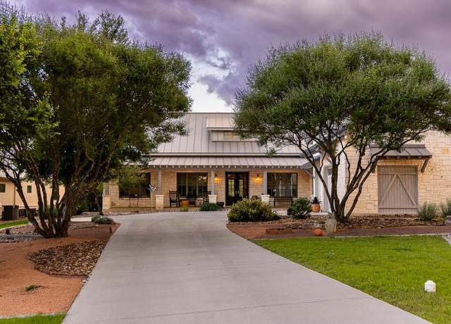 Property at 4064 E Comanche Trace Dr, Kerrville, TX 78028, 3 beds, 2.5 baths