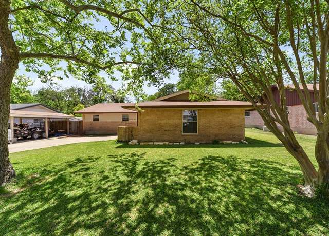Property at 901 Lake Dr, Kerrville, TX 78028, 3 beds, 2 baths