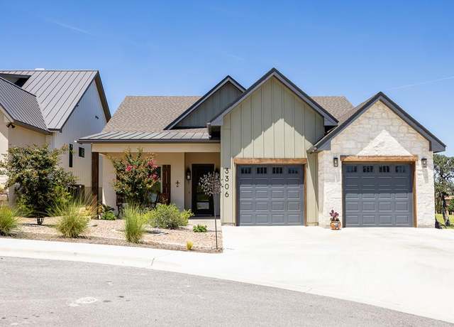 Property at 3306 Shelton Dr, Kerrville, TX 78028, 3 beds, 2.5 baths
