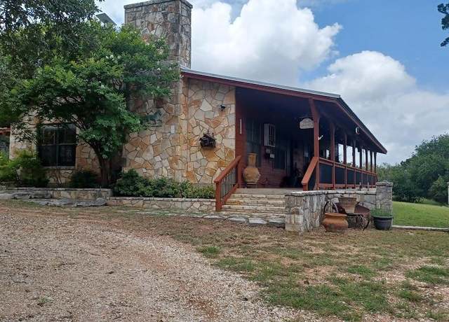 Property at 152 NW Andrew Rd, Kerrville, TX 78028, 3 beds, 2 baths