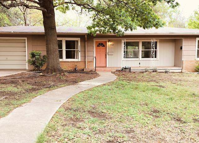 Property at 1042 Bluebonnet Dr, Kerrville, TX 78028, 2 beds, 2 baths